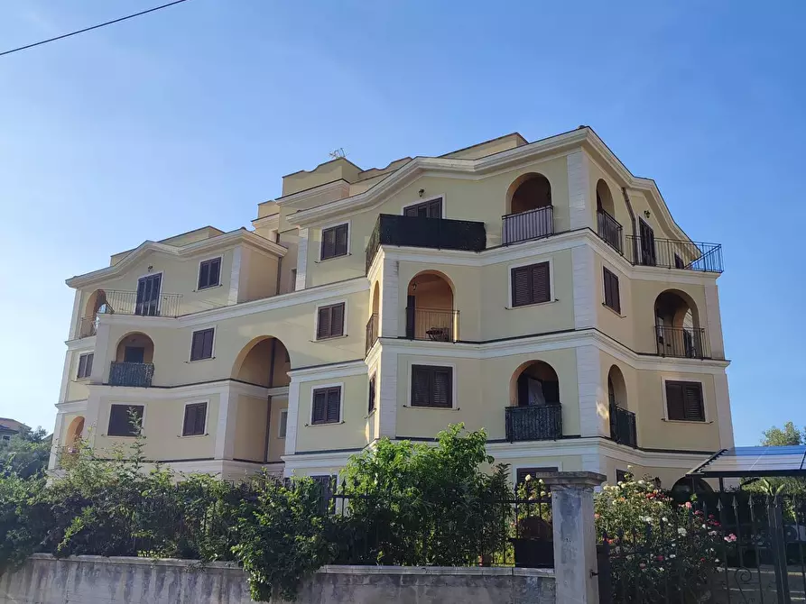 Immagine 2 di Appartamento in vendita  a Santa Maria Di Licodia