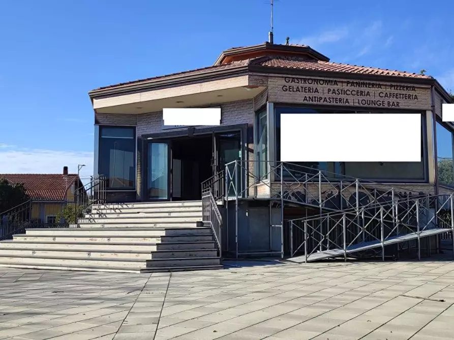 Immagine 2 di Negozio in vendita  a Santa Maria Di Licodia