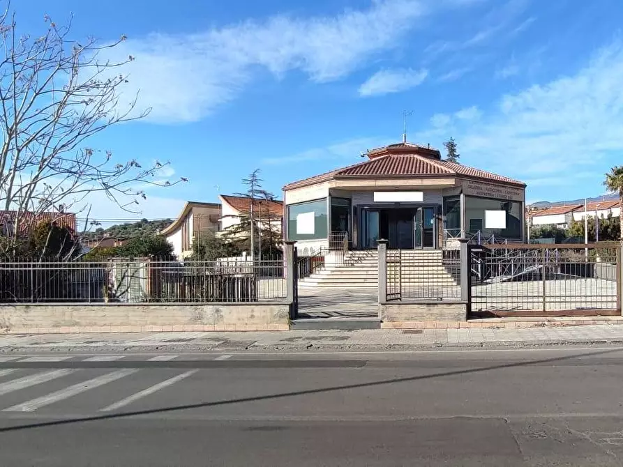Immagine 3 di Negozio in vendita  a Santa Maria Di Licodia