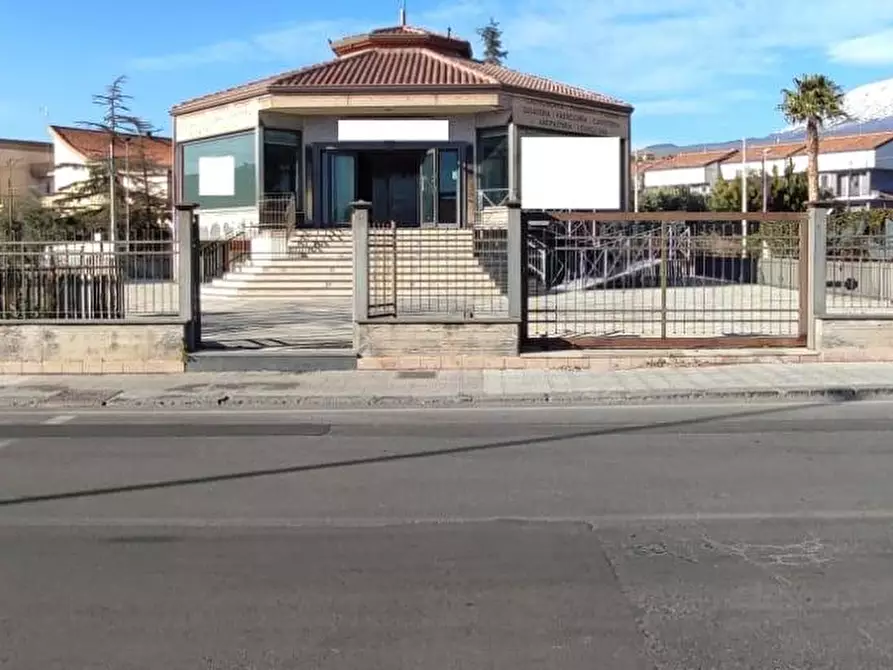 Immagine 5 di Negozio in vendita  a Santa Maria Di Licodia