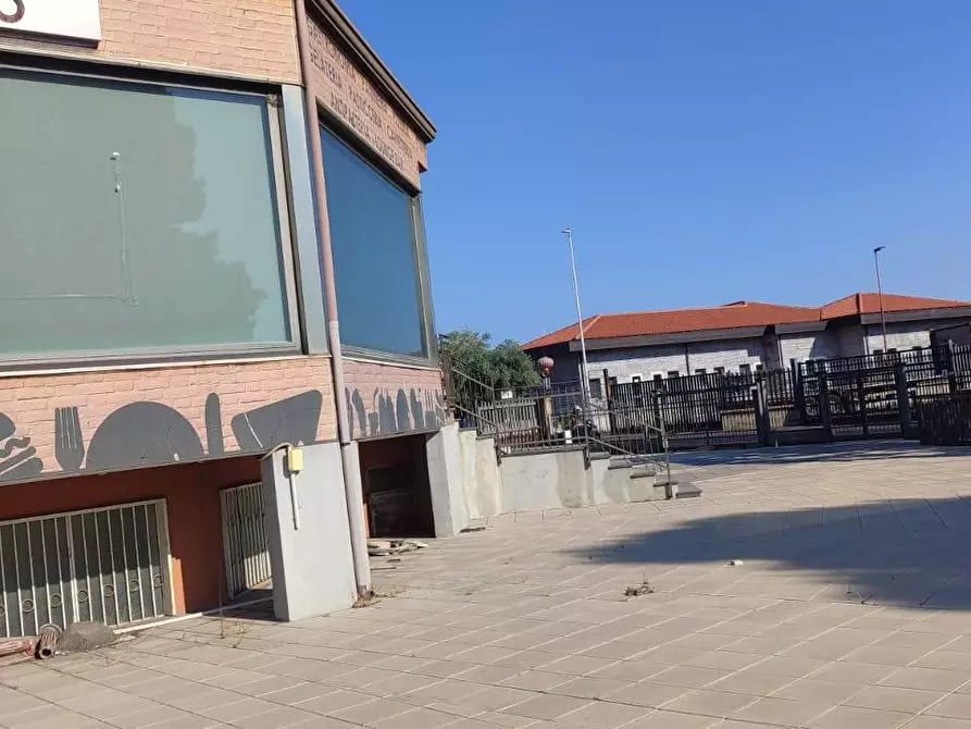 Immagine 7 di Negozio in vendita  a Santa Maria Di Licodia