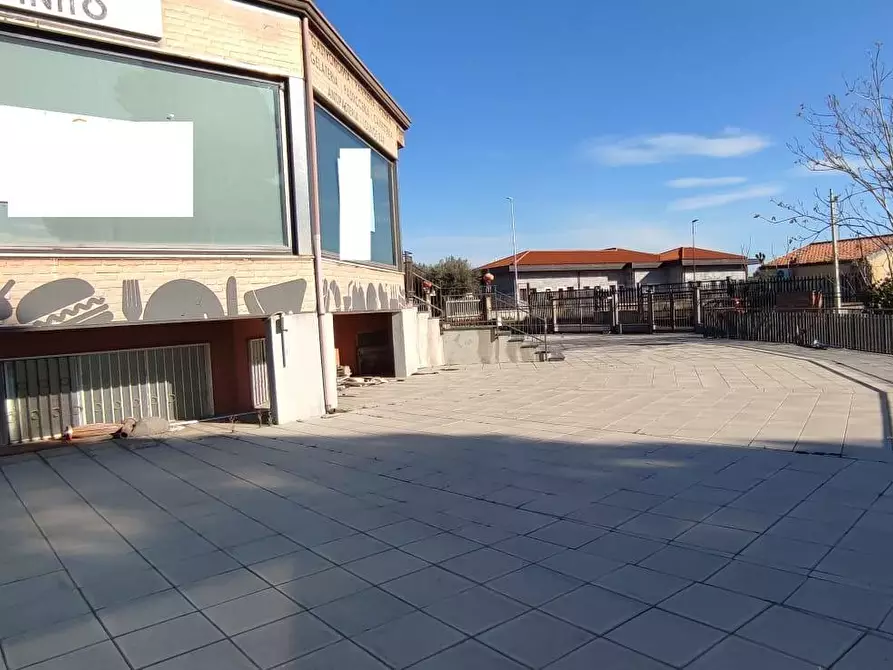 Immagine 8 di Negozio in vendita  a Santa Maria Di Licodia