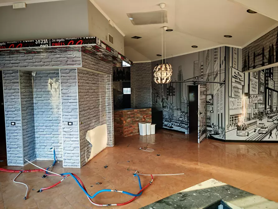 Immagine 14 di Negozio in vendita  a Santa Maria Di Licodia