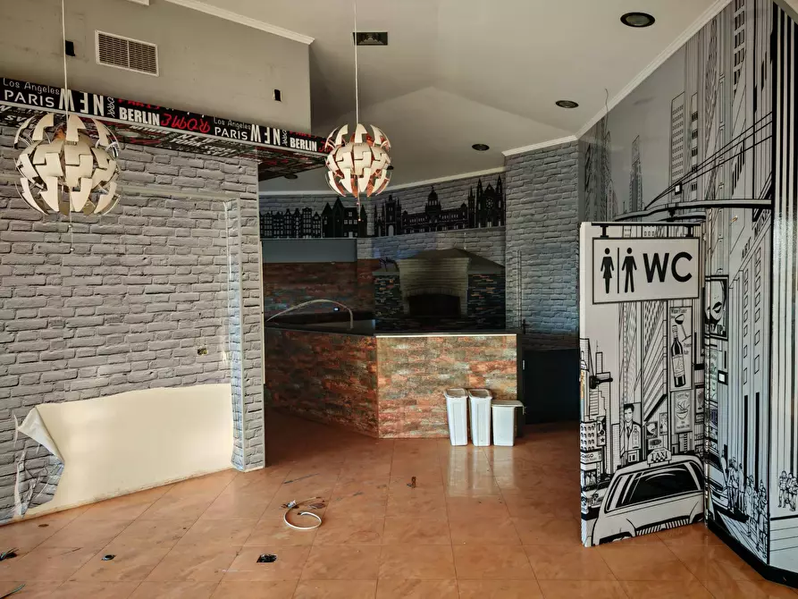 Immagine 15 di Negozio in vendita  a Santa Maria Di Licodia