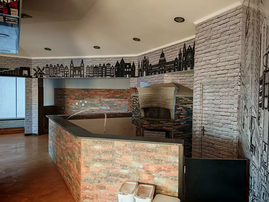 Immagine 16 di Negozio in vendita  a Santa Maria Di Licodia