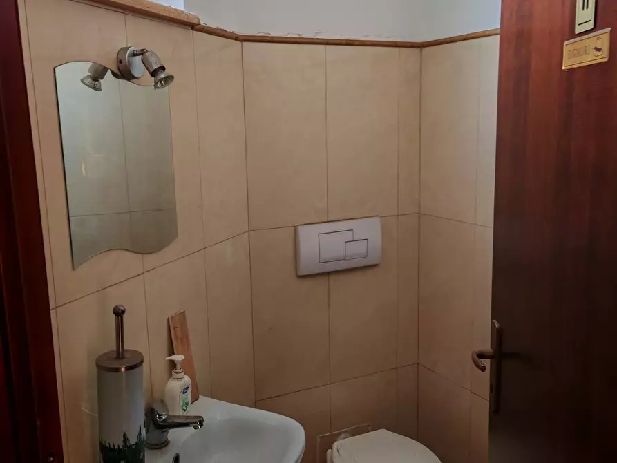 Immagine 24 di Negozio in vendita  a Santa Maria Di Licodia