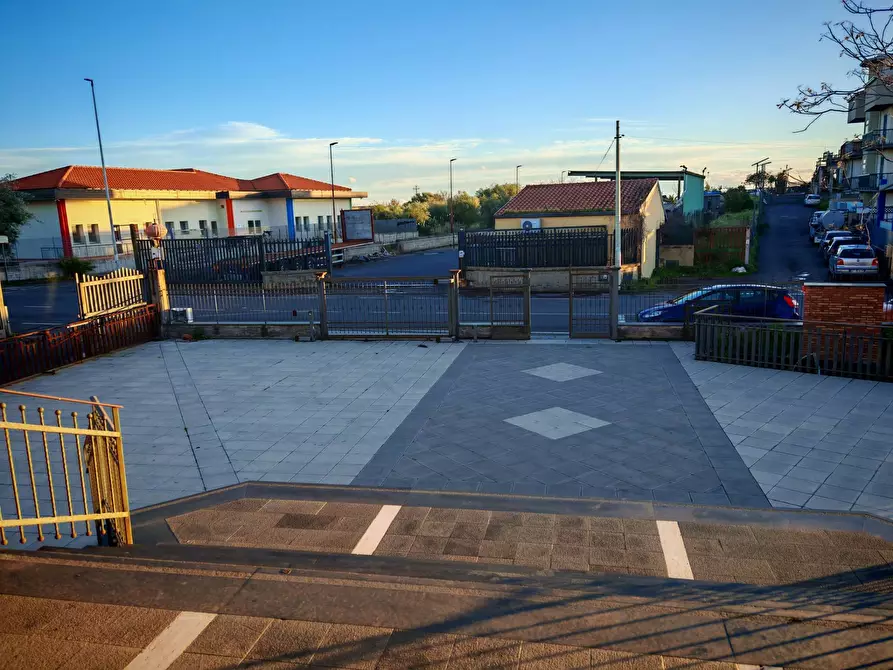 Immagine 10 di Negozio in vendita  a Santa Maria Di Licodia