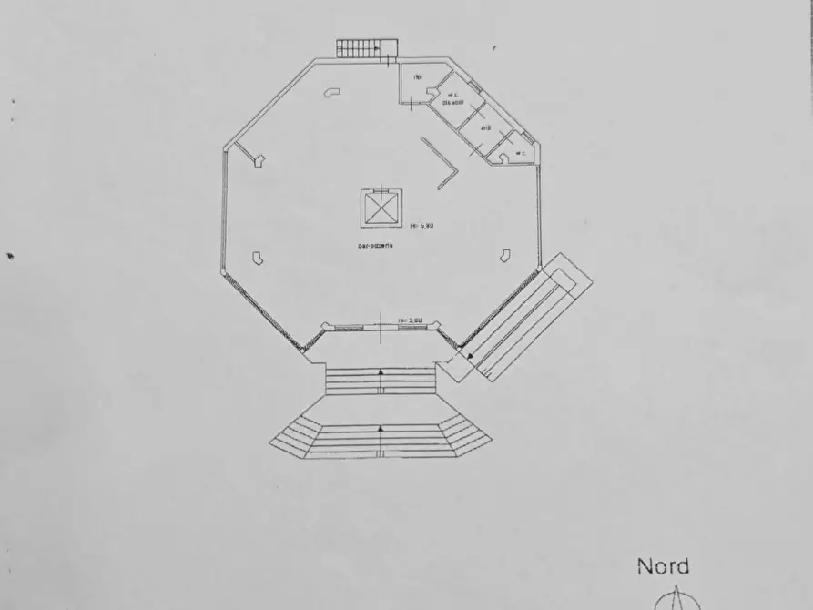 Immagine 25 di Negozio in vendita  a Santa Maria Di Licodia