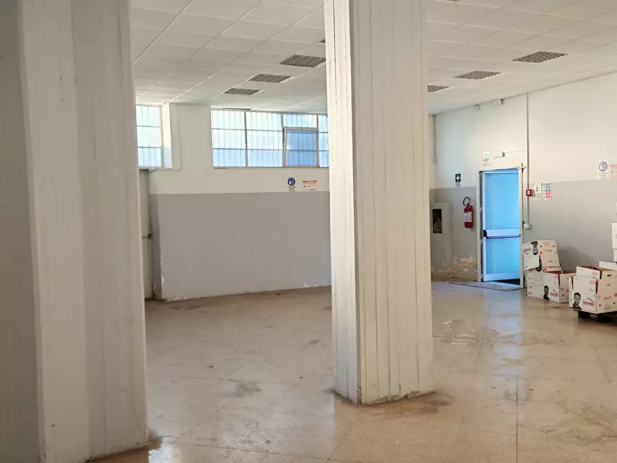 Immagine 1 di Locale commerciale in vendita  a Santa Maria Di Licodia