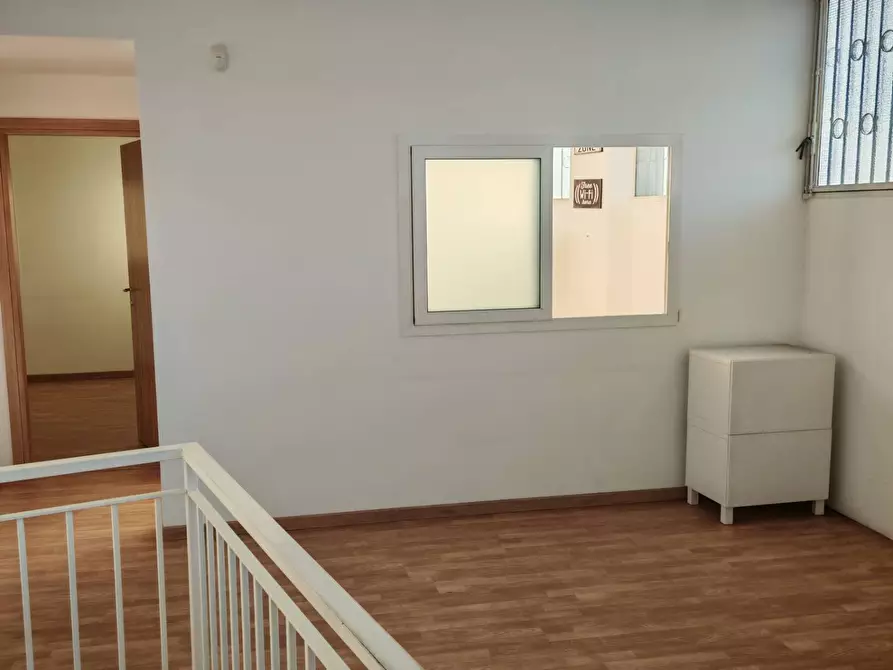 Immagine 12 di Locale commerciale in vendita  a Santa Maria Di Licodia