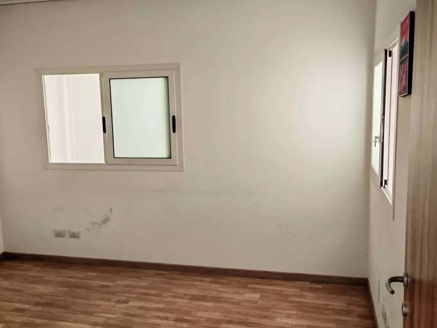 Immagine 14 di Locale commerciale in vendita  a Santa Maria Di Licodia