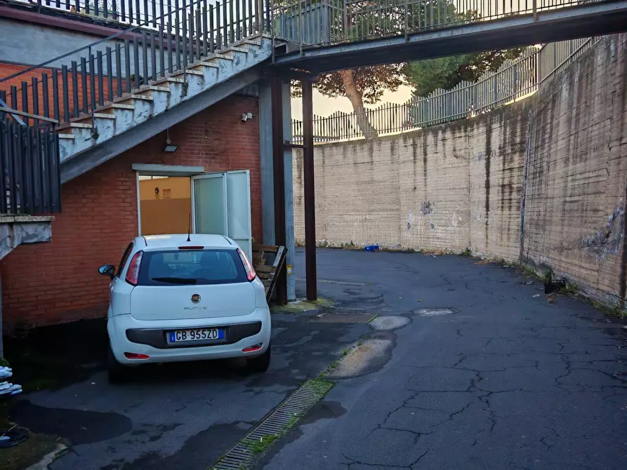 Immagine 16 di Locale commerciale in vendita  a Santa Maria Di Licodia