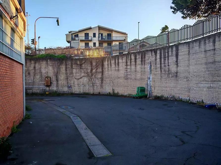 Immagine 17 di Locale commerciale in vendita  a Santa Maria Di Licodia