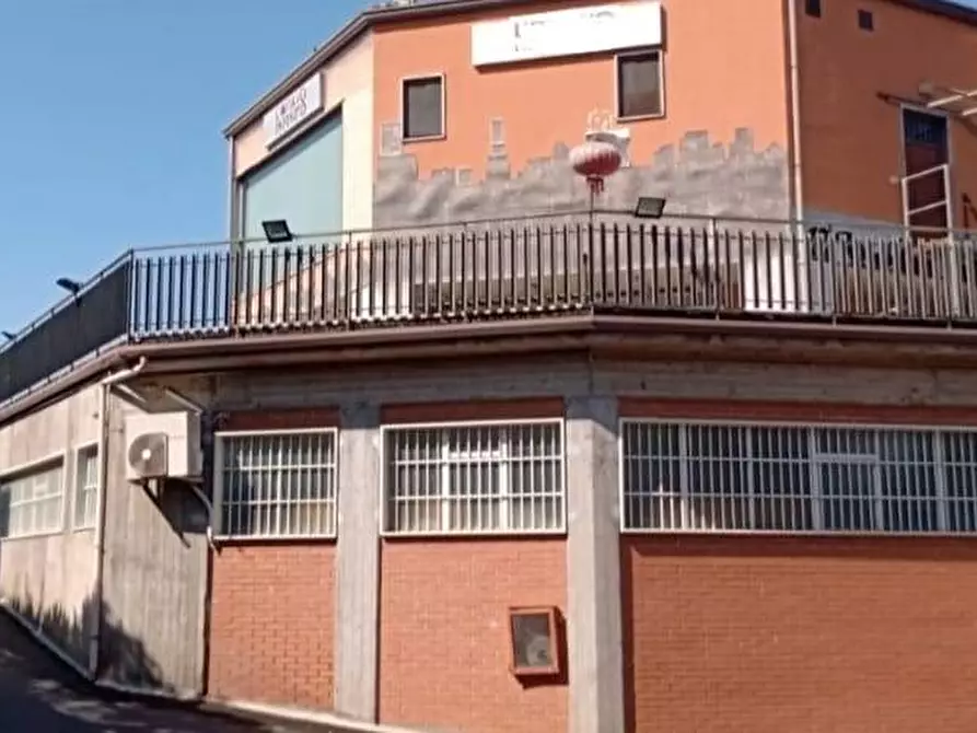 Immagine 2 di Negozio in vendita  a Santa Maria Di Licodia