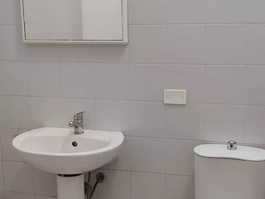 Immagine 11 di Negozio in vendita  a Santa Maria Di Licodia