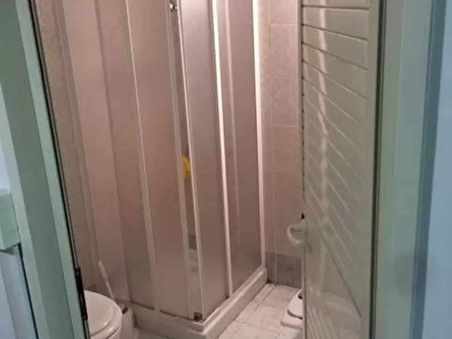 Immagine 12 di Locale commerciale in vendita  in Gioele Solari a Roma