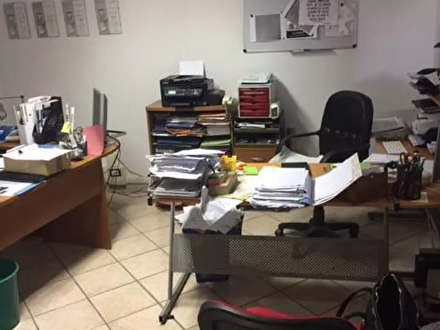 Immagine 13 di Locale commerciale in vendita  in Gioele Solari a Roma