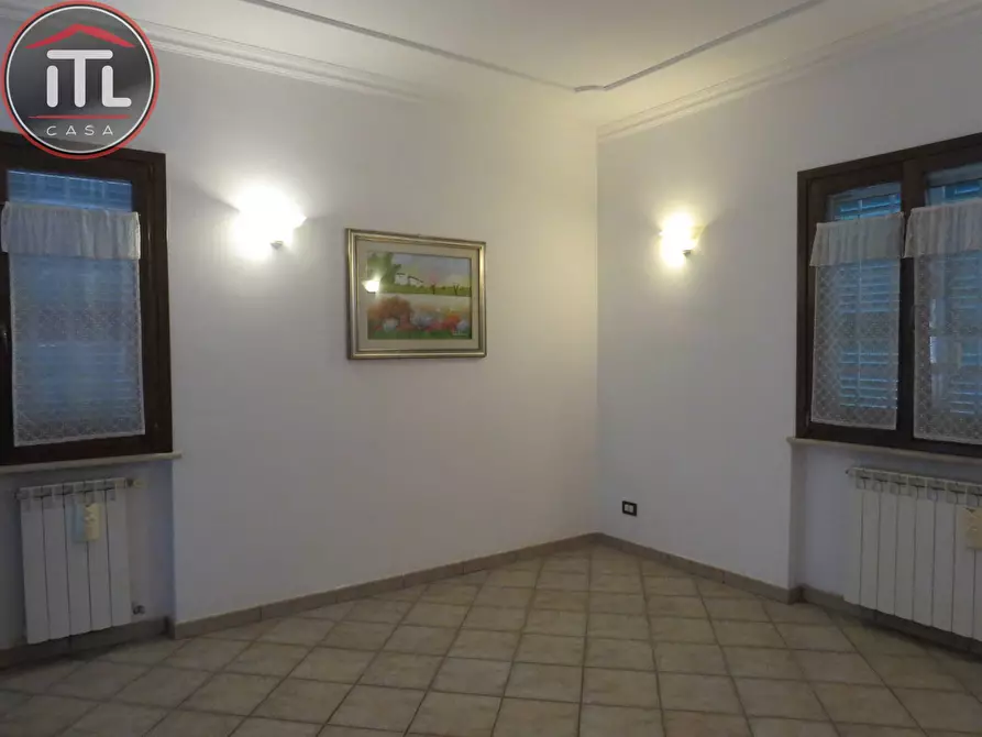 Immagine 4 di Villa in vendita  in Via Diano D'alba 5 a Roma