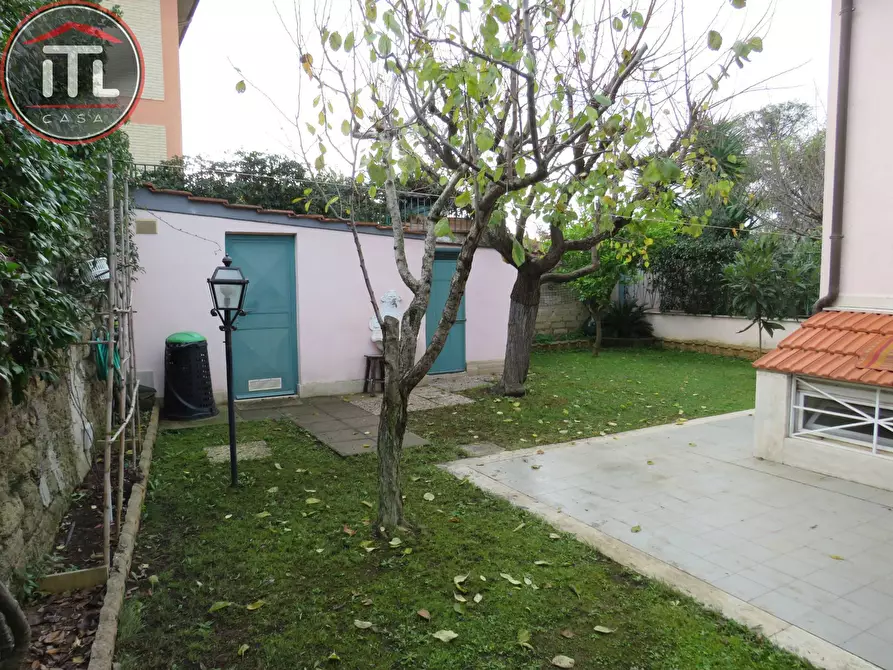 Immagine 17 di Villa in vendita  in Via Diano D'alba 5 a Roma