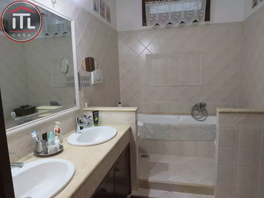 Immagine 28 di Villa in vendita  in Via Diano D'alba 5 a Roma