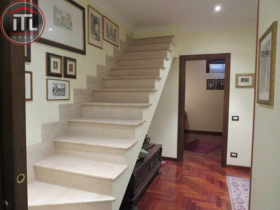 Immagine 30 di Villa in vendita  in Via Diano D'alba 5 a Roma