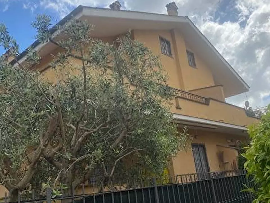Immagine 1 di Villa in vendita  in Via Giuseppe Vanni a Roma