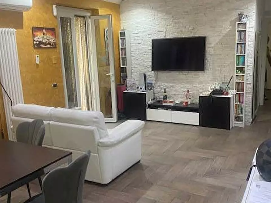 Immagine 3 di Appartamento in vendita  in Via F. Casorati 50 a Roma