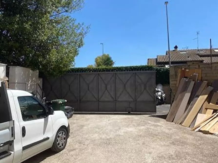 Immagine 4 di Locale commerciale in affitto  in Carlo Severini a Roma