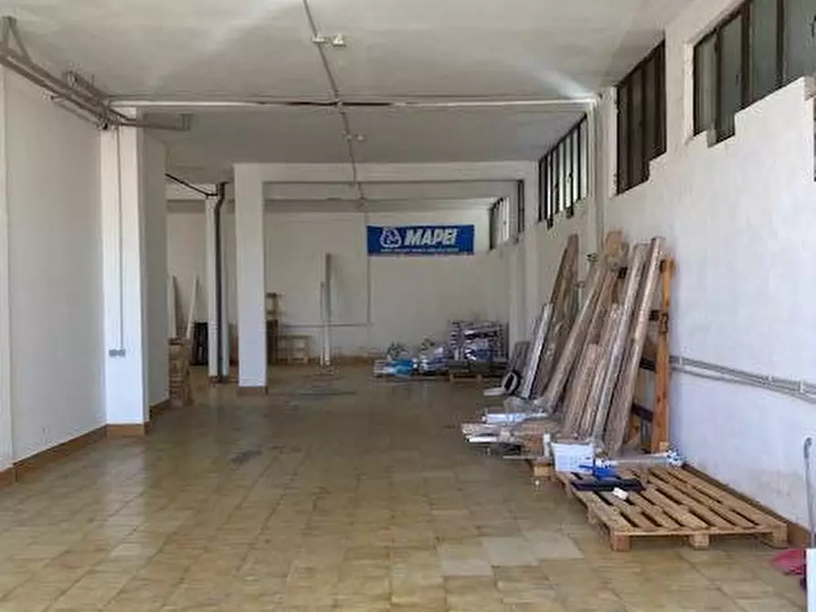 Immagine 2 di Locale commerciale in affitto  in Carlo Severini a Roma