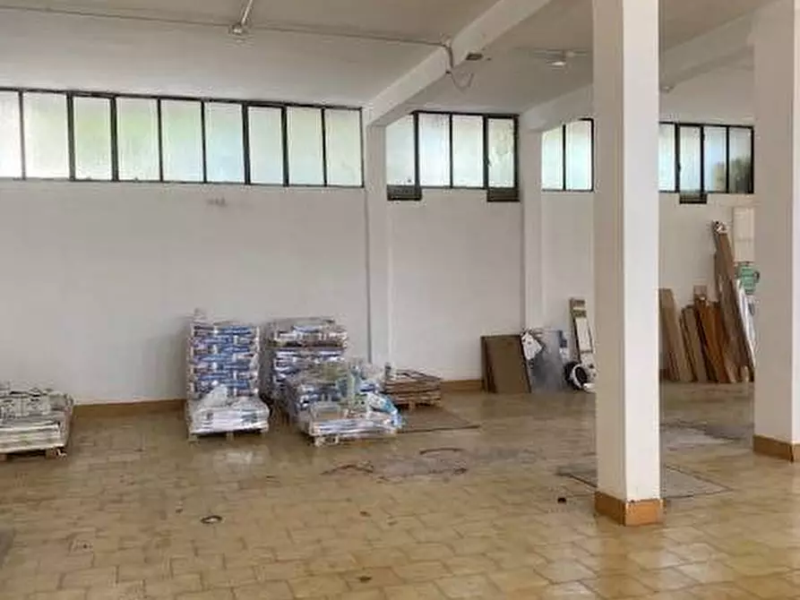 Immagine 6 di Locale commerciale in affitto  in Carlo Severini a Roma