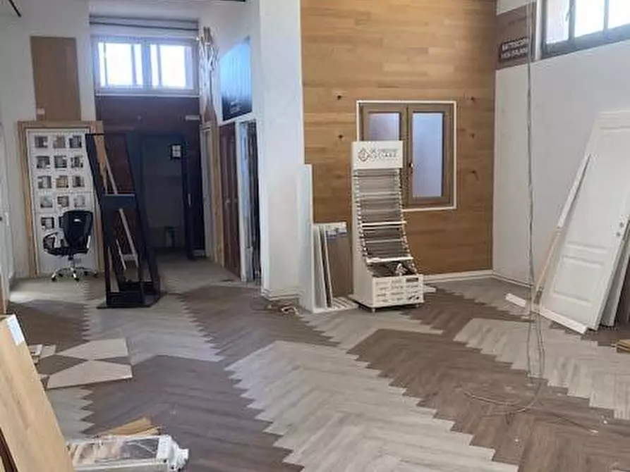 Immagine 9 di Locale commerciale in affitto  in Carlo Severini a Roma