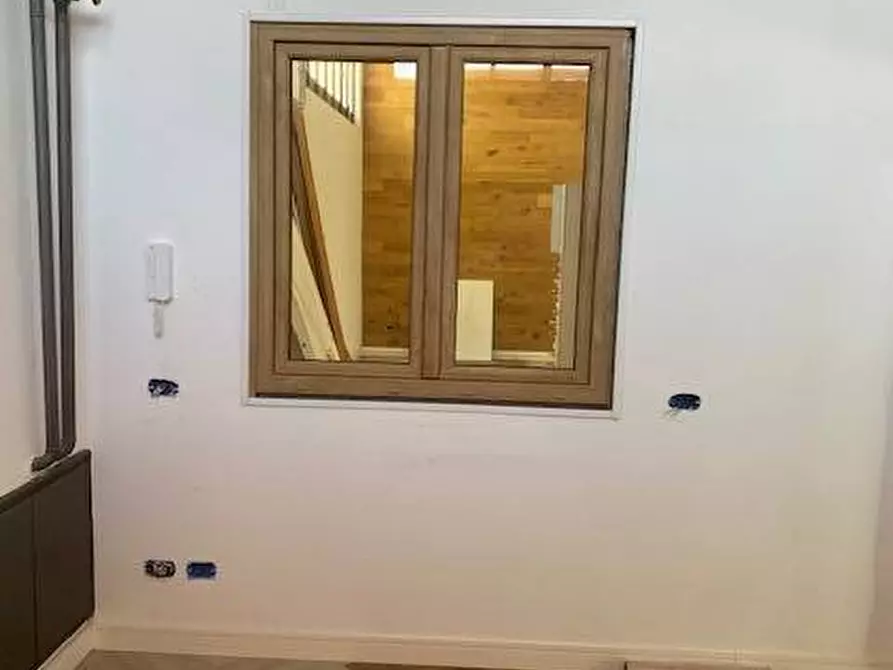 Immagine 10 di Locale commerciale in affitto  in Carlo Severini a Roma