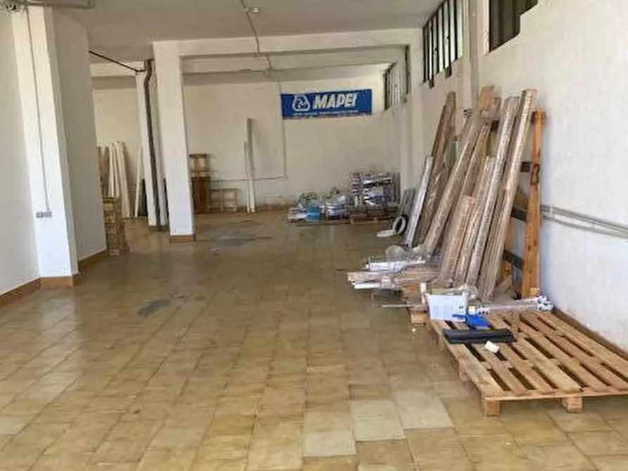 Immagine 8 di Locale commerciale in affitto  in Carlo Severini a Roma