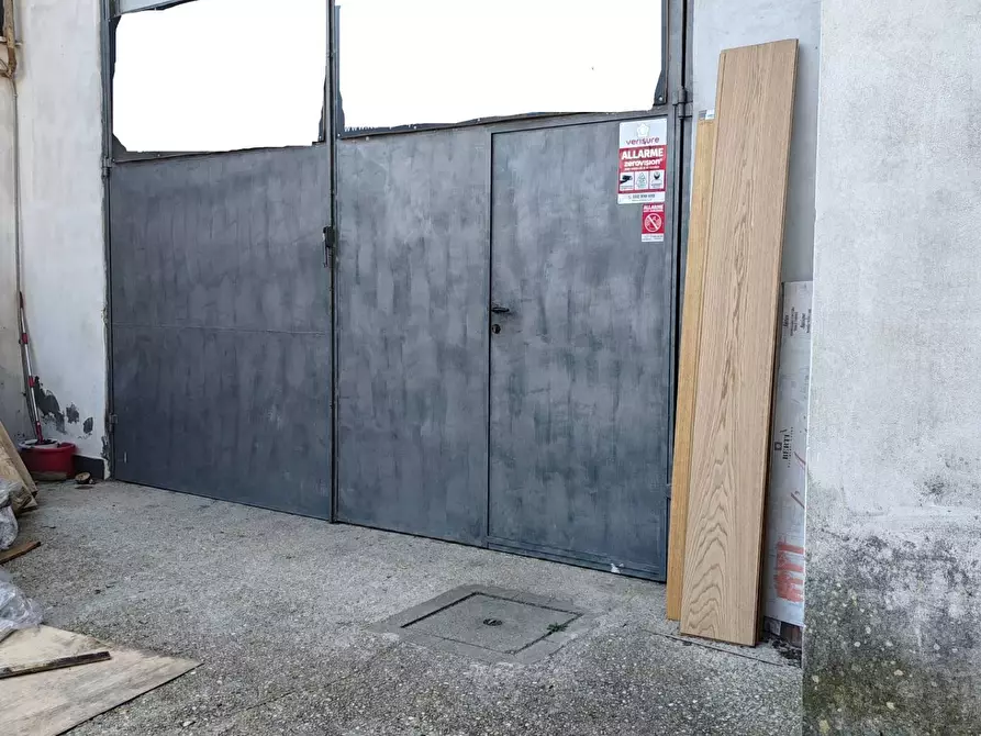 Immagine 3 di Locale commerciale in affitto  in Carlo Severini a Roma