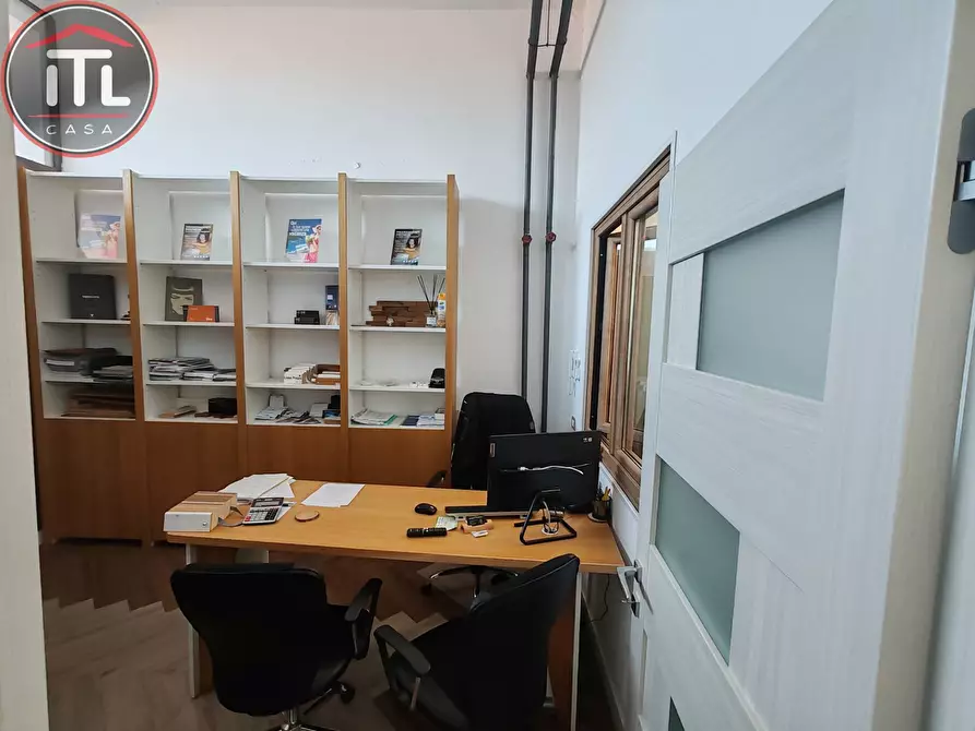 Immagine 20 di Locale commerciale in affitto  in Carlo Severini a Roma