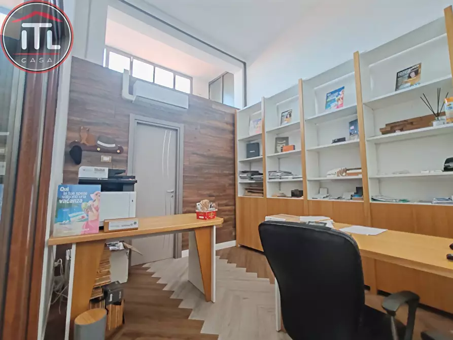 Immagine 21 di Locale commerciale in affitto  in Carlo Severini a Roma