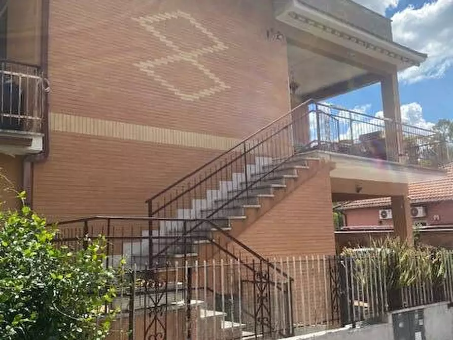 Immagine 2 di Casa semindipendente in vendita  in Via Prasco 8 a Roma