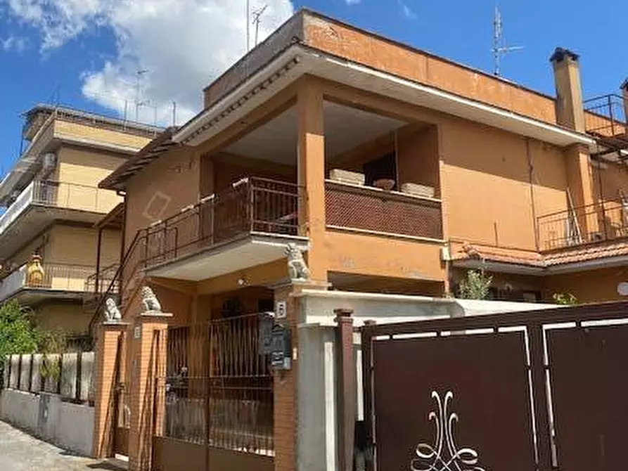 Immagine 1 di Casa semindipendente in vendita  in Via Prasco 8 a Roma