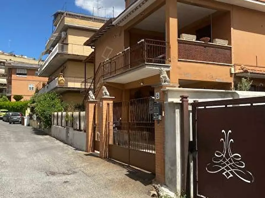 Immagine 3 di Casa semindipendente in vendita  in Via Prasco 8 a Roma