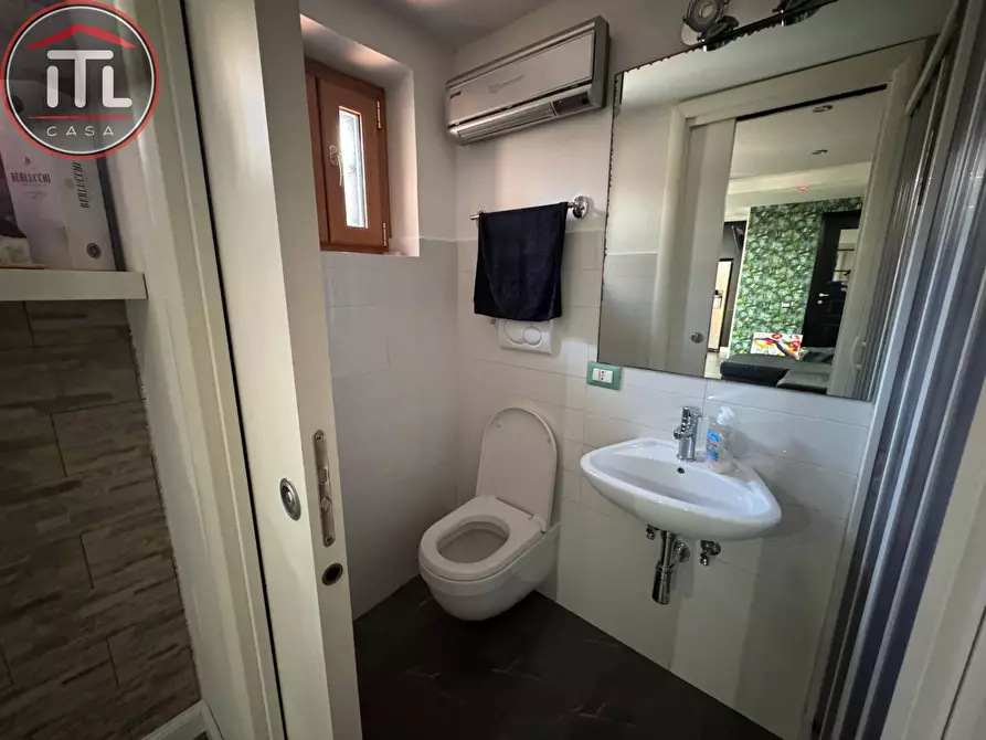 Immagine 12 di Appartamento in vendita  in Gavoi 12 a Roma