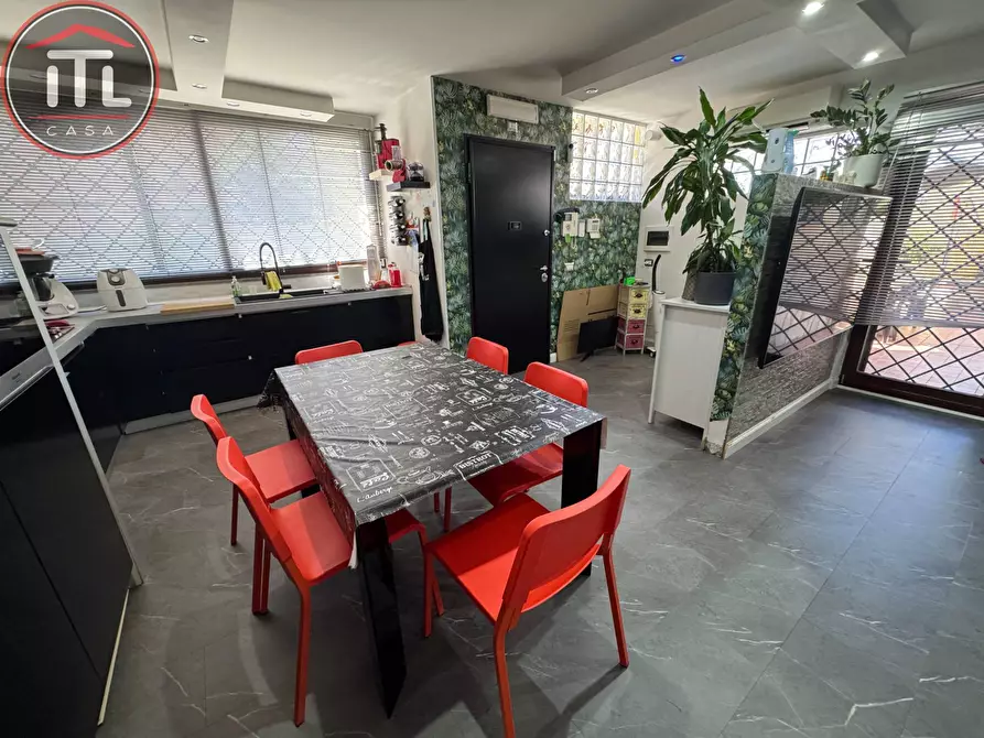 Immagine 4 di Appartamento in vendita  in Gavoi 12 a Roma