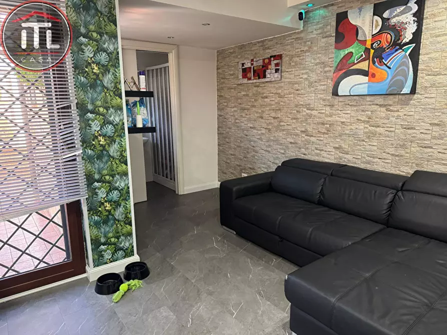 Immagine 2 di Appartamento in vendita  in Gavoi 12 a Roma