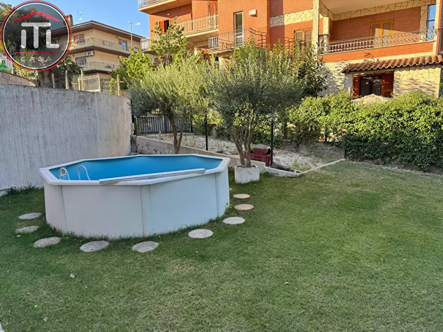 Immagine 3 di Villetta a schiera in vendita  in Via Mezzoldo 125 a Roma