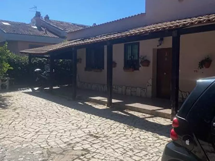 Immagine 4 di Villa in vendita  in Via Casal Lumbroso 60 a Roma