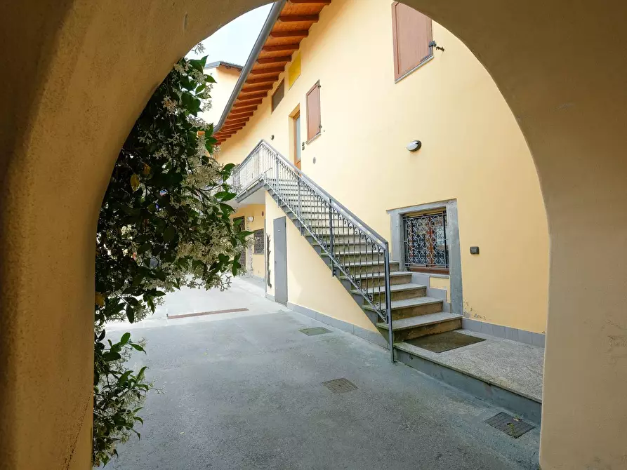 Immagine 23 di Locale commerciale in vendita  in Martinengo Colleoni 33 a Scanzorosciate