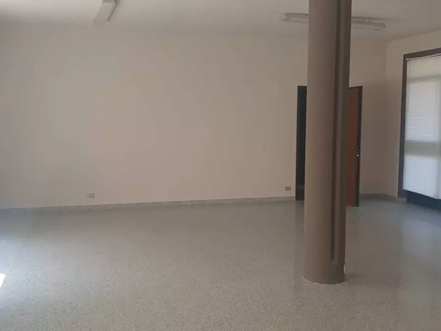 Immagine 2 di Negozio in vendita  a Mapello