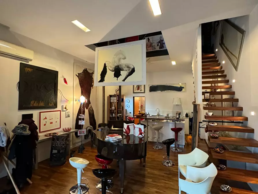 Immagine 1 di Loft/Open space in vendita  in Via Lago Di Nemi 25 a Milano