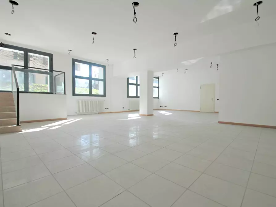 Immagine 3 di Negozio in vendita  in Via San Lazzaro a Bergamo