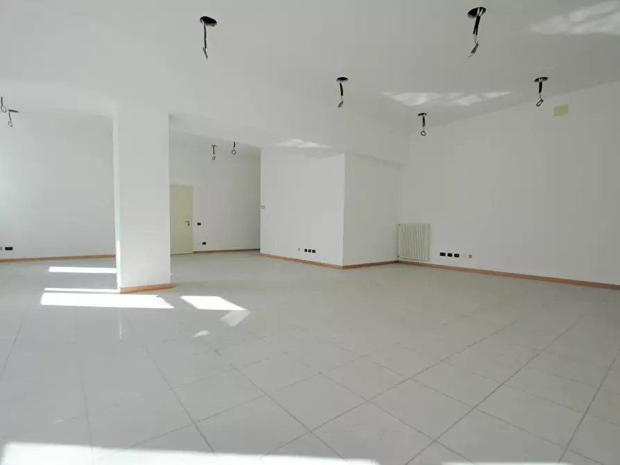 Immagine 4 di Negozio in vendita  in Via San Lazzaro a Bergamo