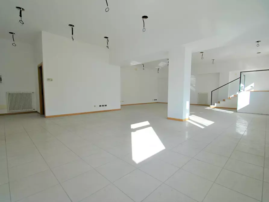 Immagine 5 di Negozio in vendita  in Via San Lazzaro a Bergamo